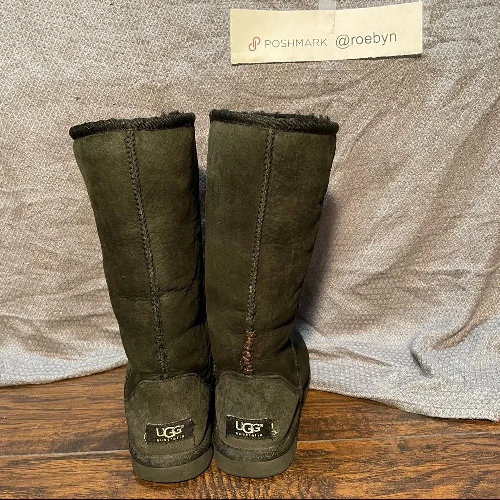 Black UGG classic tall boots - Picture 3 of 7
